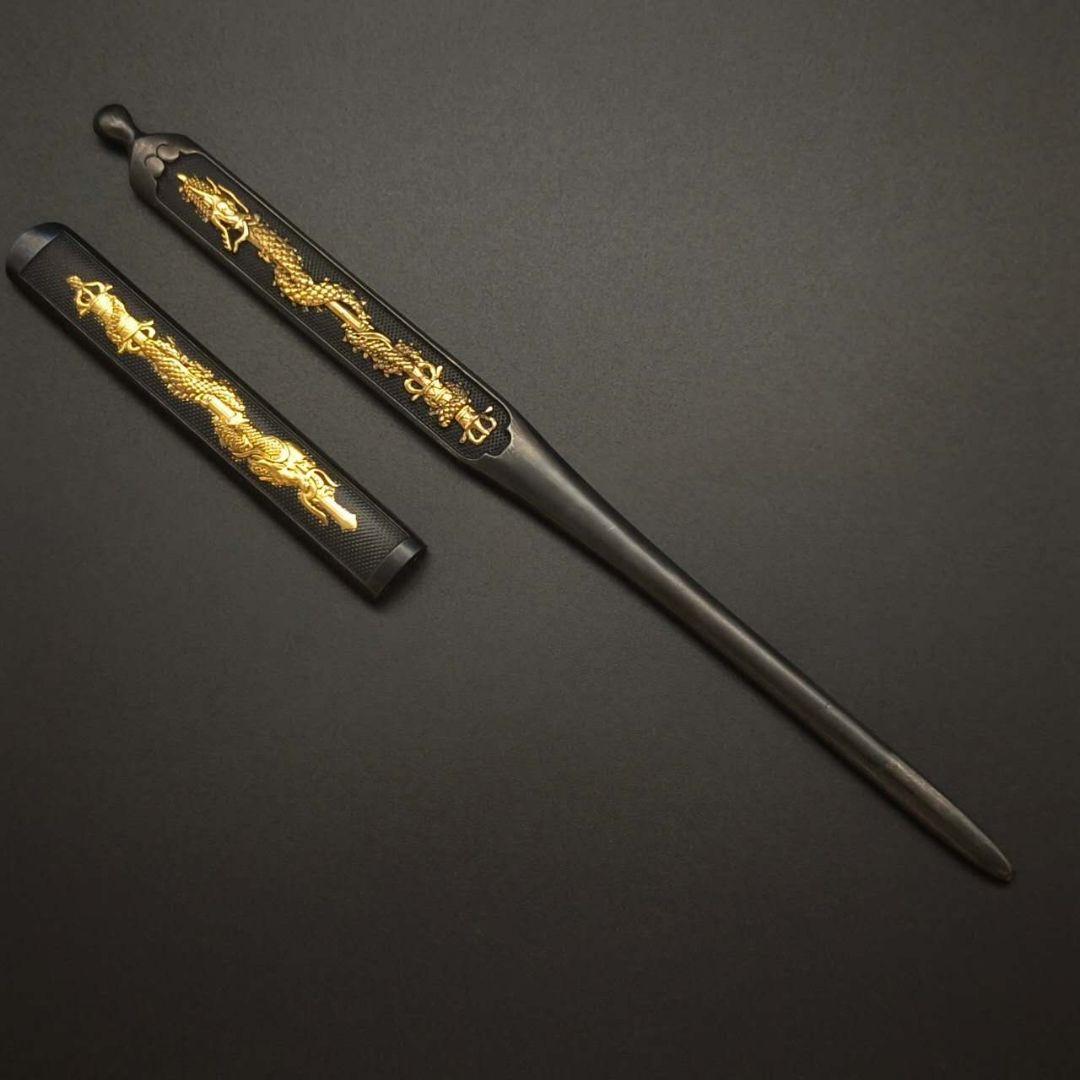 小柄　笄　倶利伽羅剣の図　　職人作　現代金工　金工品　銅製　金メッキ　日本刀装具