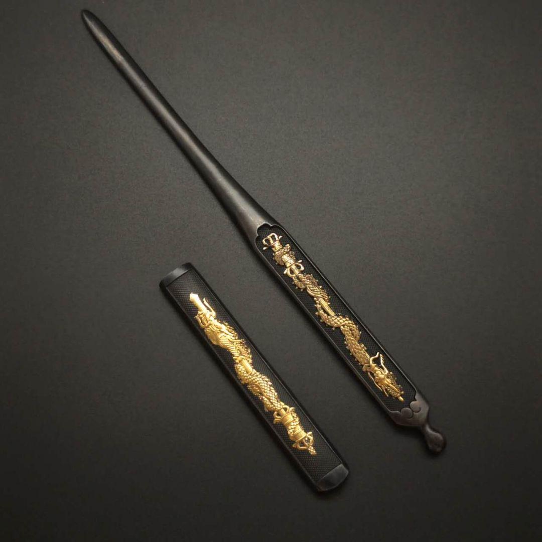 小柄　笄　倶利伽羅剣の図　　職人作　現代金工　金工品　銅製　金メッキ　日本刀装具