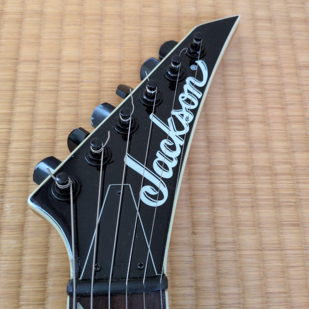 ギター　変形フライングV