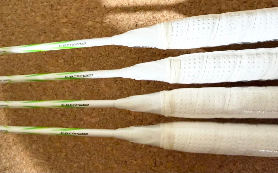 YONEX アストロクス 100zz va 4u5 AX100ZVA 4本 新品