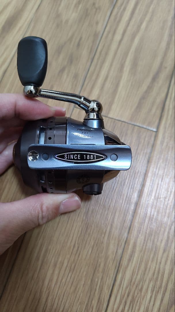 フルーガー　スピンキャストリール　プレジデント