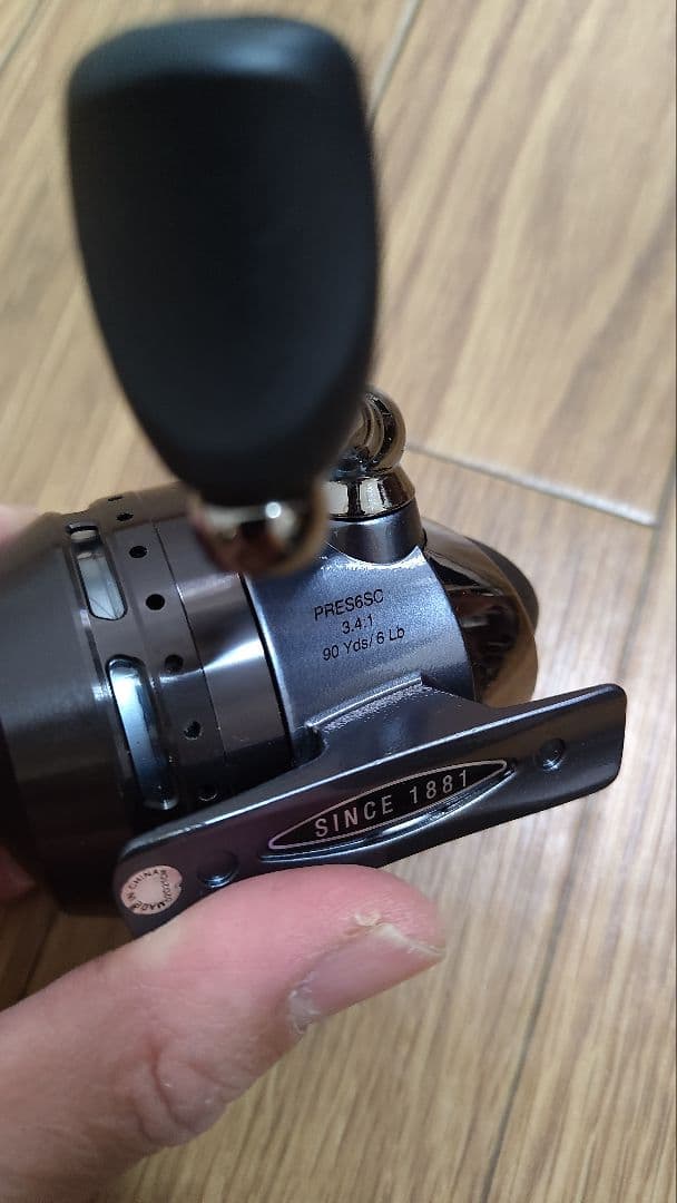 フルーガー　スピンキャストリール　プレジデント