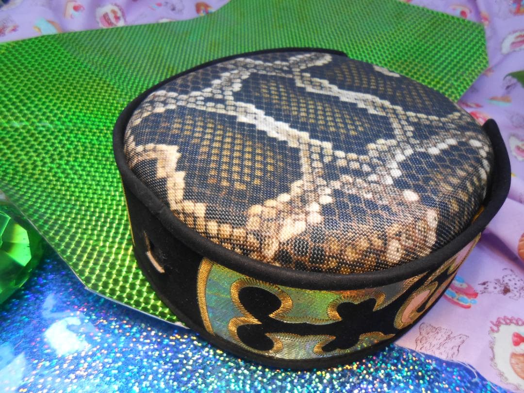 新品未使用(送料無料)9.980円　沖縄三線専用　胴巻き付き人工皮張チーガセット