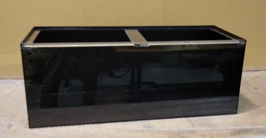 値下げ(訳あり）アクリル水槽 5×5mm 900×350×350（汚れあり）