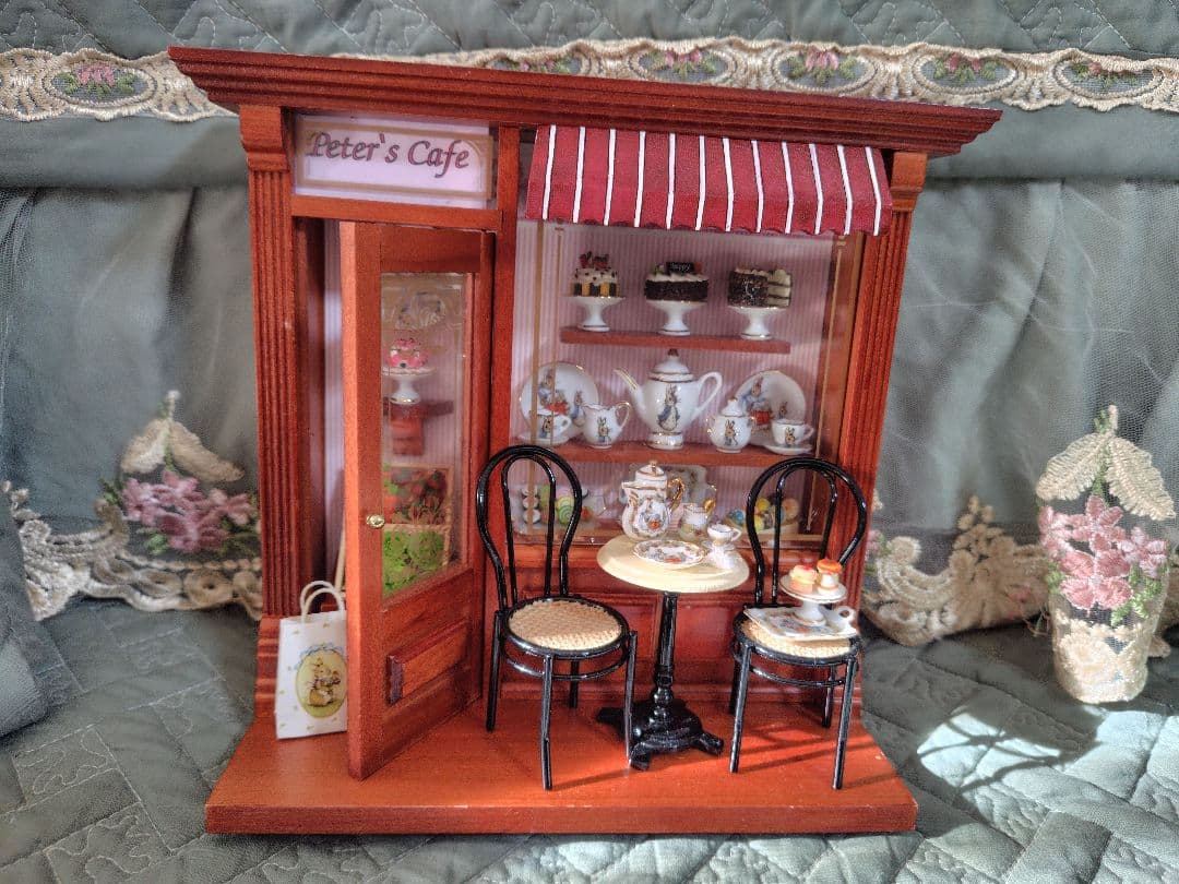 ロイターポーセリン　ミニチュア　ドールハウス　ピーターラビットカフェ