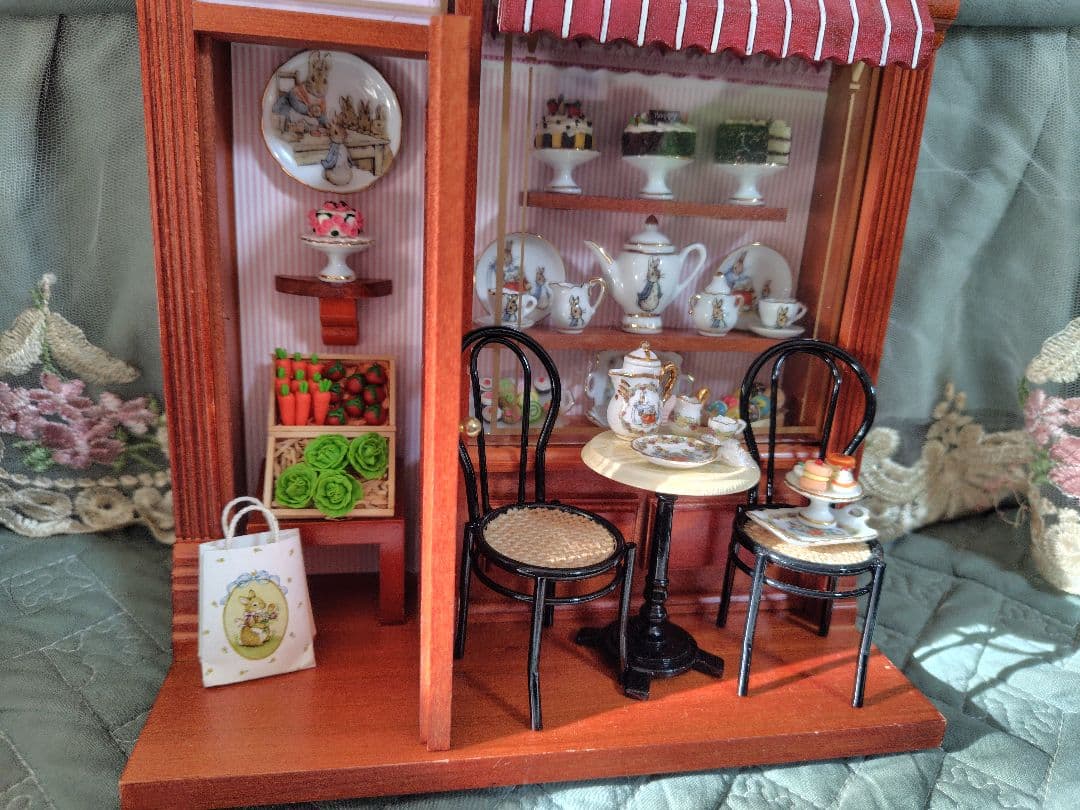 ロイターポーセリン　ミニチュア　ドールハウス　ピーターラビットカフェ