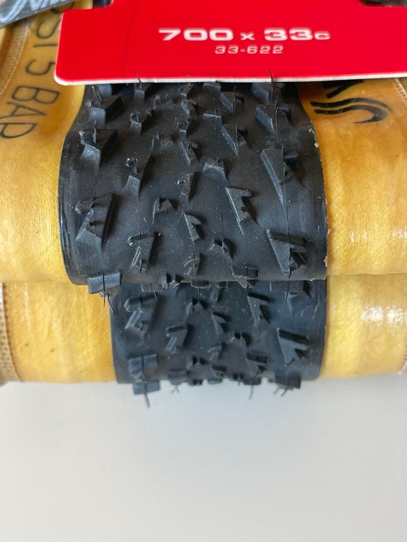 ビットリア　デュガス スモールバード　700 x 33c チューブレスタイヤ