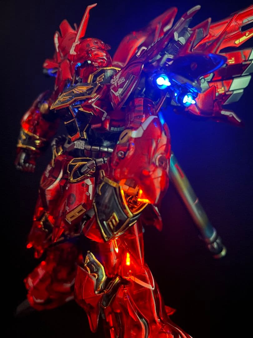 ま*お様 ガンプラRGシナンジュクリアカラーメカニカルコアメッキ調LED発光全塗