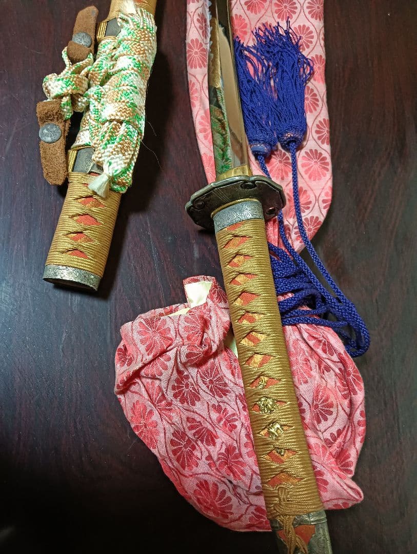 高級模擬家紋入伝統的な鞘付き古いレトロアンティーク袋付ヴィンテージ飾り置物