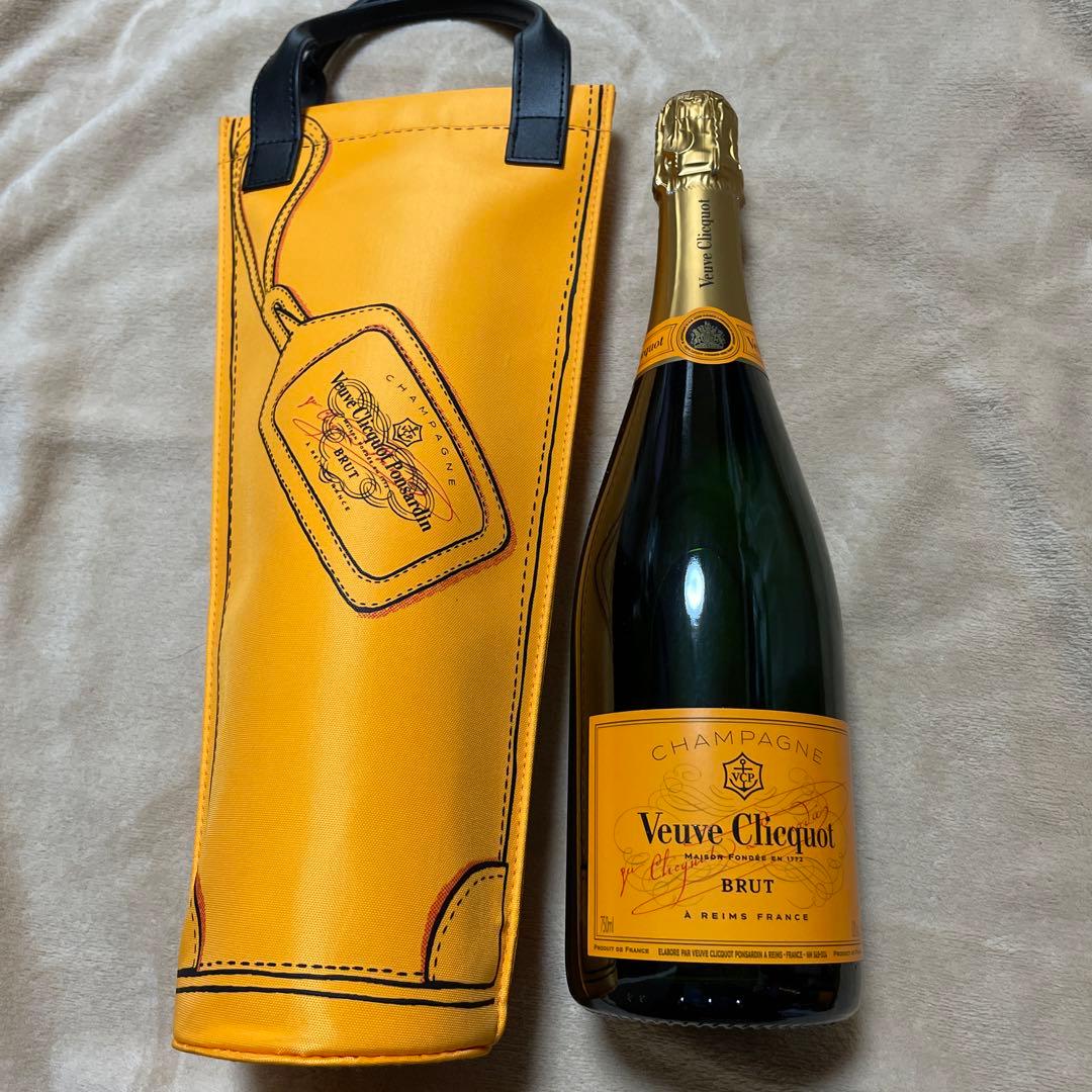 ヴーヴクリコ　シャンパン　イエローラベル３本&クーラーケース付き！