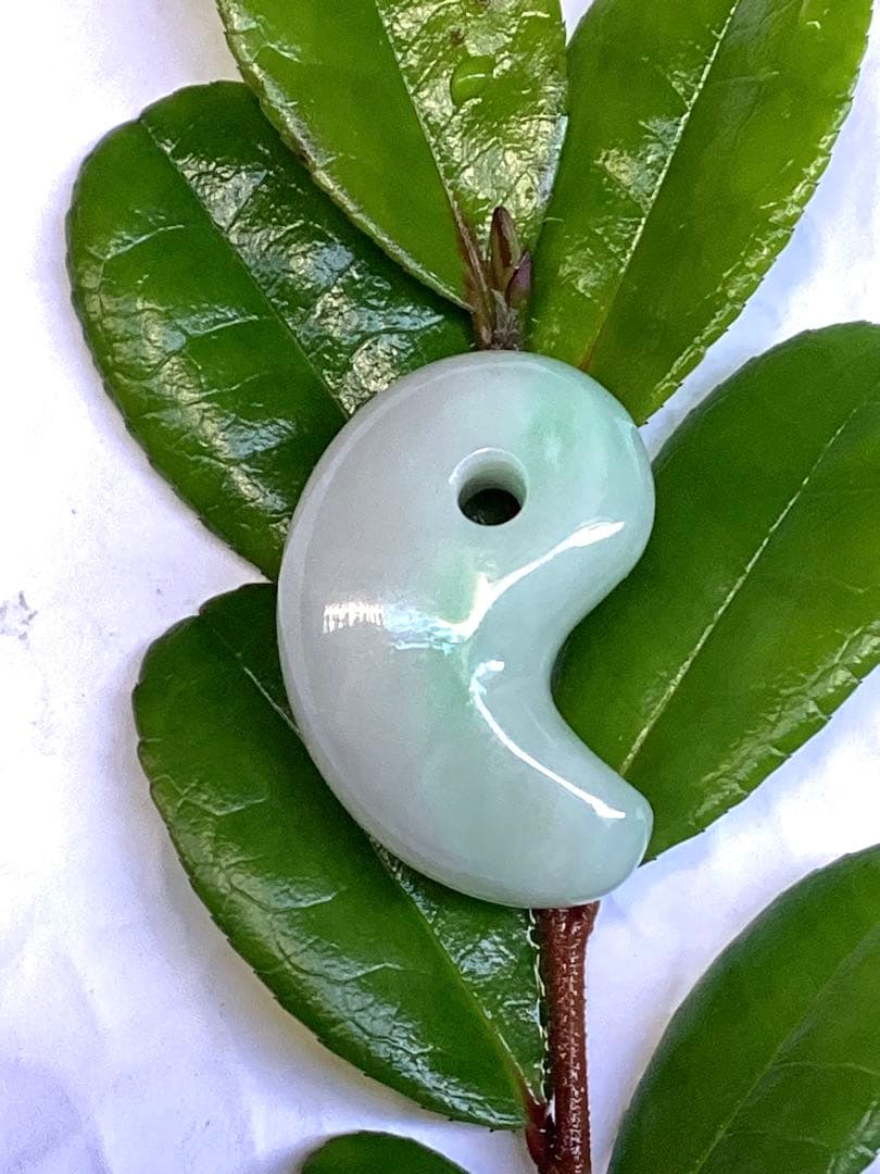 ✳ premiumシリーズ　一流の勾玉　味身色合い良好　糸魚川翡翠*格上の勾玉‼️