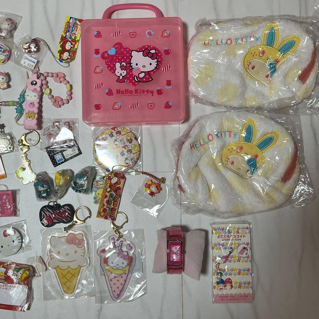 ハローキティ新品　ご当地キーホルダー　ぬいぐるみ　シール　プラモデル　限定 レア