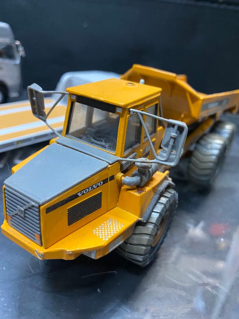 京商 1/43 UDクオン 低床トレーラー ボルボアキュレートダンプセット