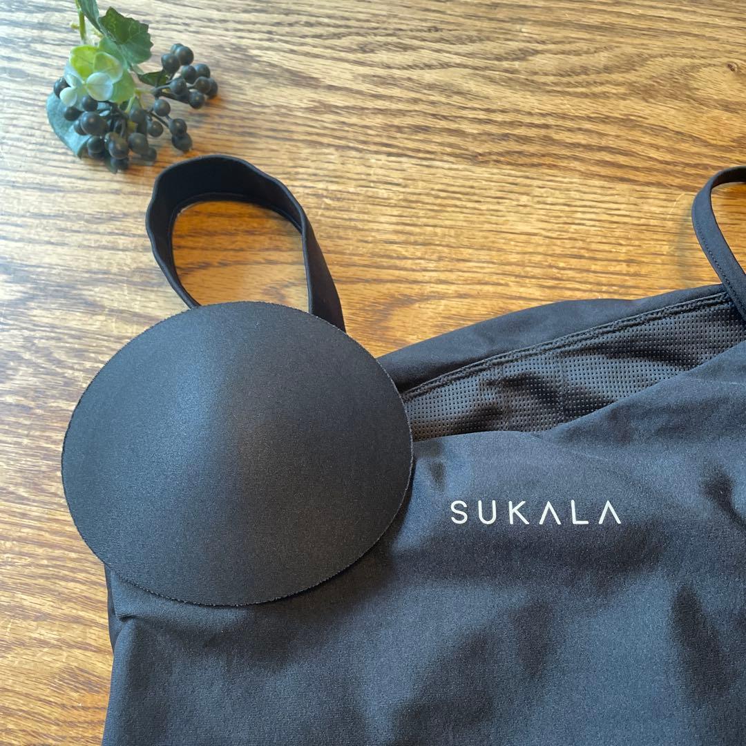 ソイ。です。美品　SUKALA アシンメトリーブラトップMとレギンスS