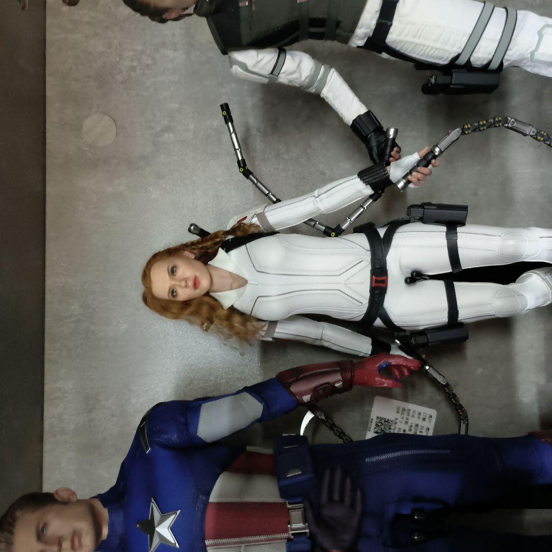 ホットトイズ ブラック・ウィドウ スノースーツ