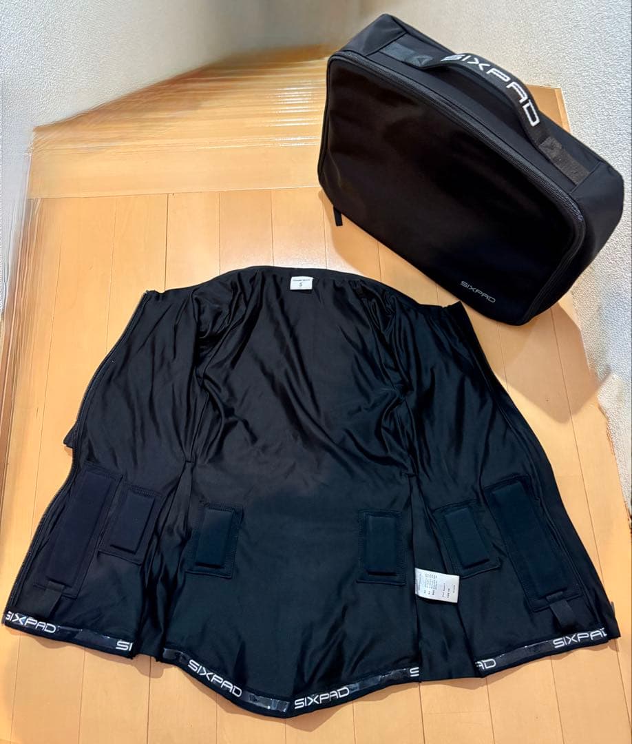 美品❣️SIXPAD シックスパッド　正規品パワースーツ　レディース　上S下M