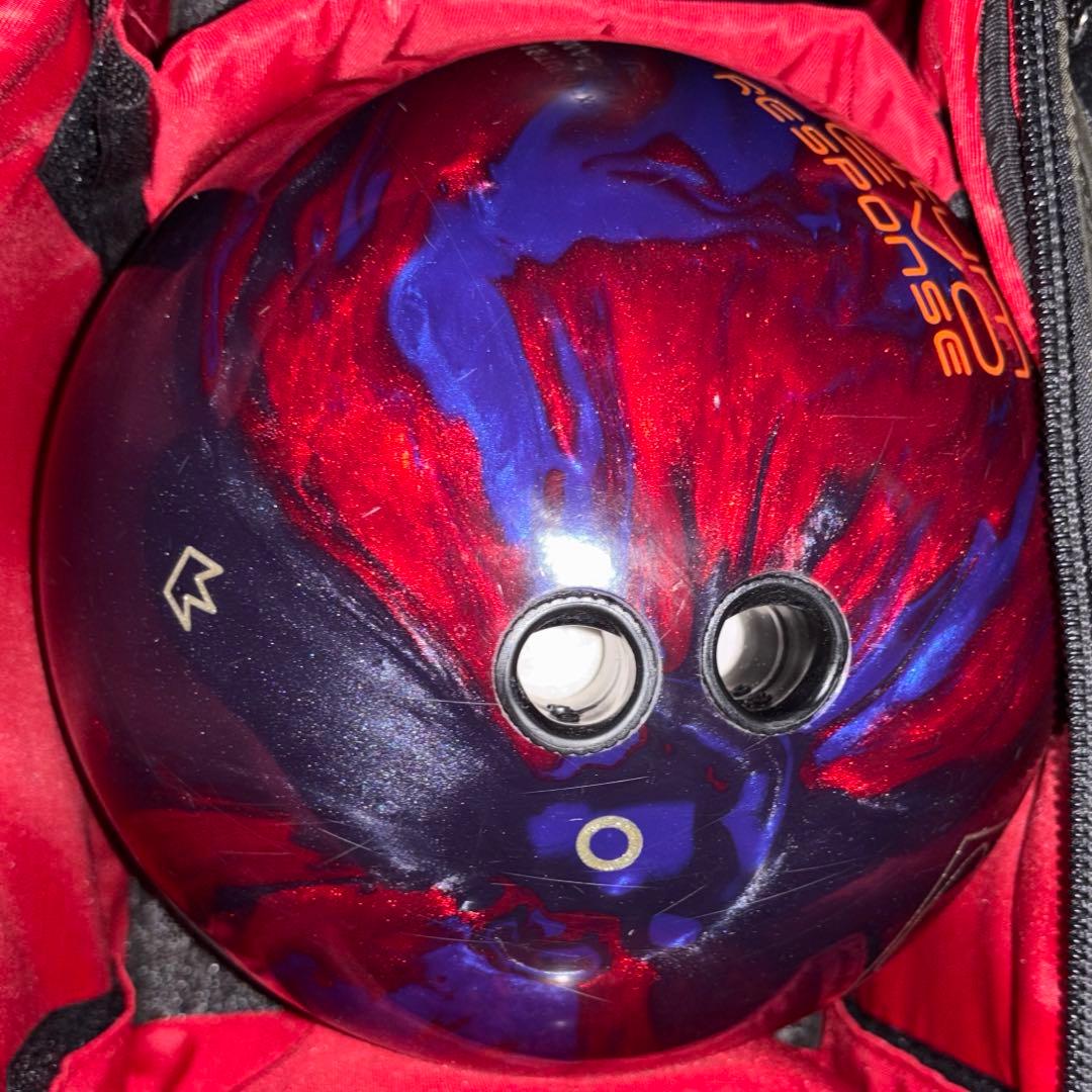 ボウリング ボール 14ポンド カンタムエボレスポンス　サムレス　美品