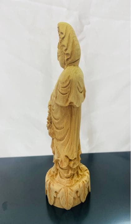 屋久杉一木彫　観音菩薩像②