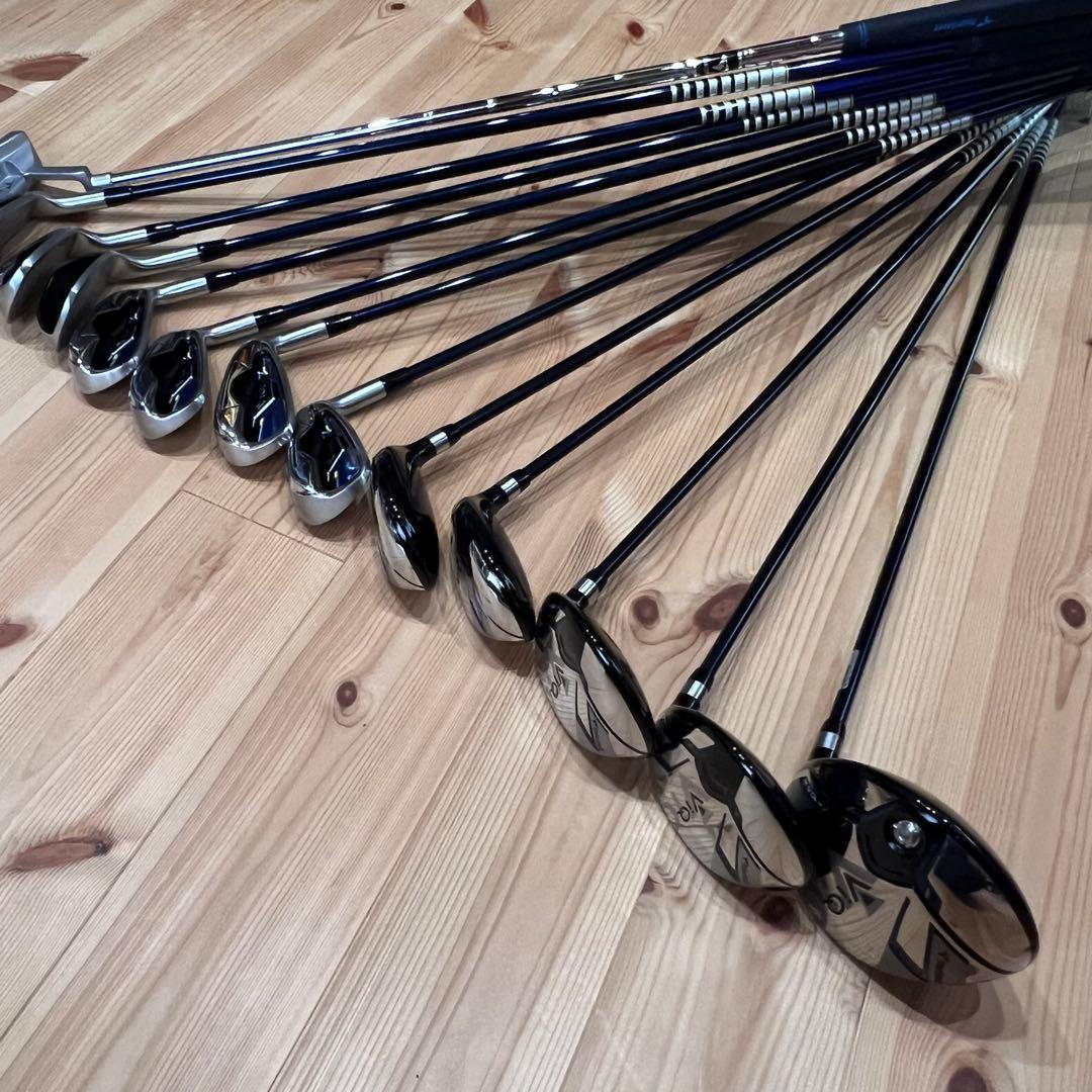 TOURSTAGEのViQゴルフバッグとゴルフクラブ13本セット