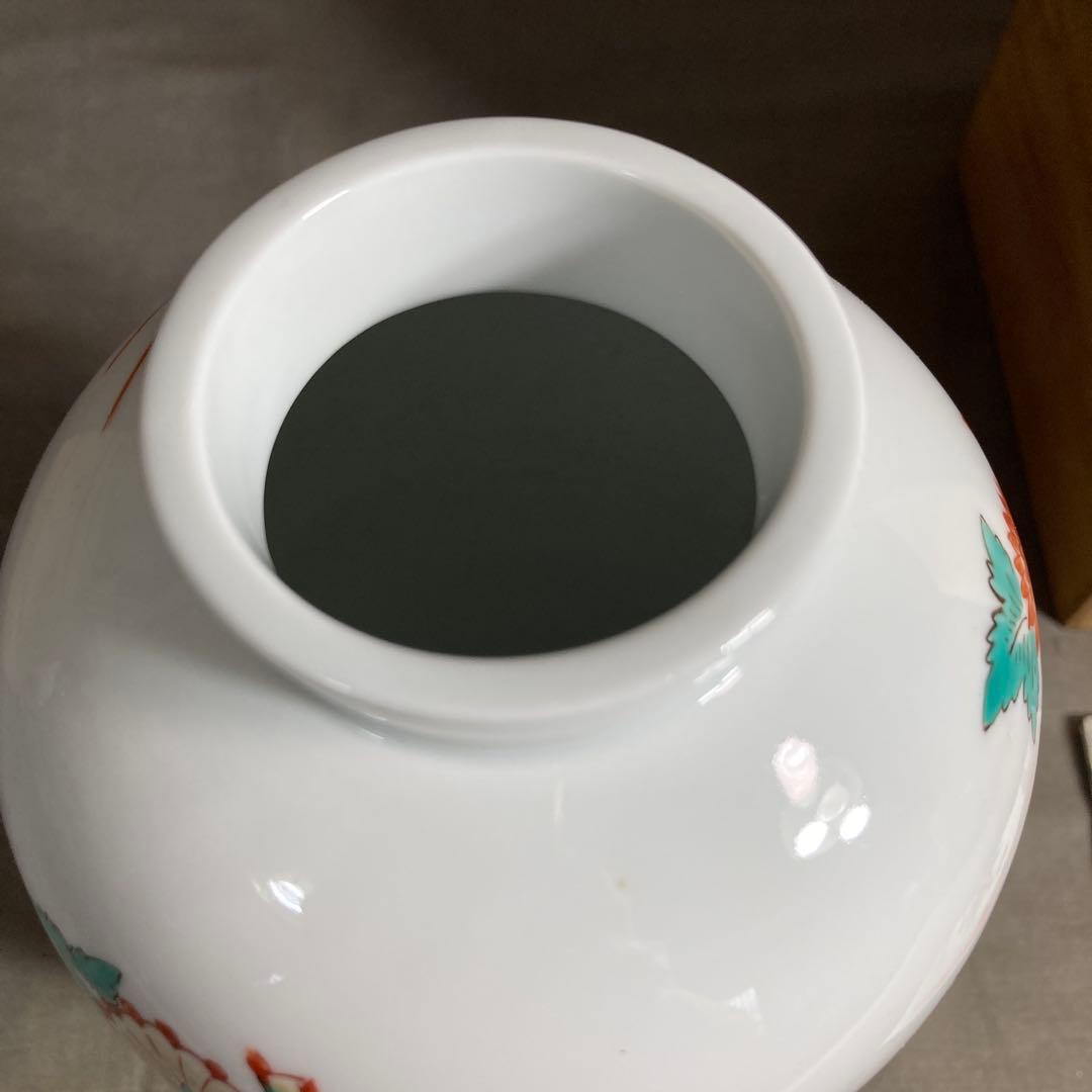 【柿右衛門】赤絵の伝統　名窯　人間国宝　十三代酒井田柿右衛門作　錦梅花鳥文　花瓶