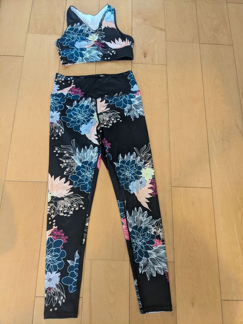 ヨガウェア　トップ＆レギンスセット　サイズМ