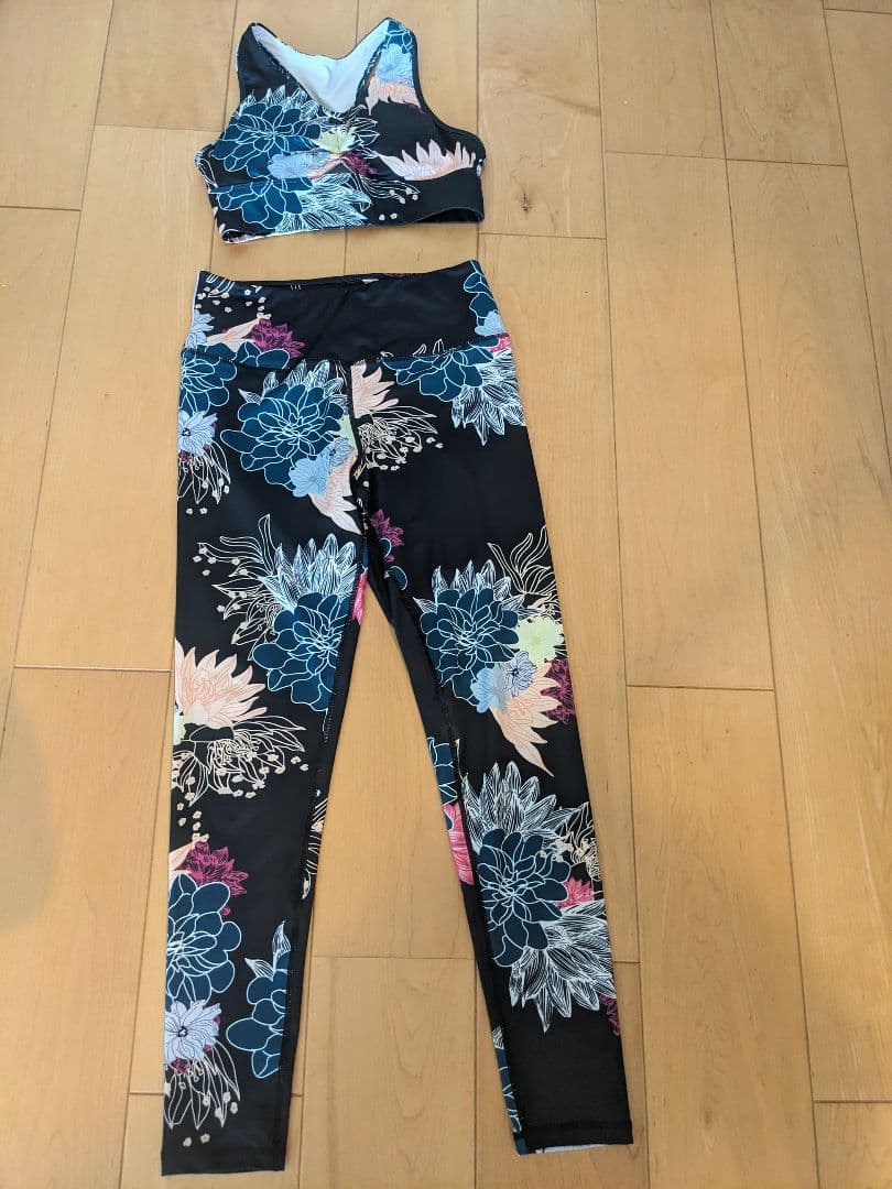 ヨガウェア　トップ＆レギンスセット　サイズМ