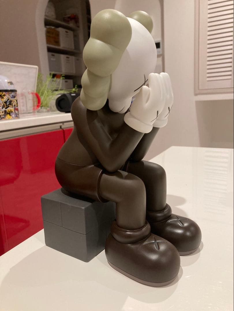 kaws 座っているコンパニオン KAWS COMPANIONノーマル