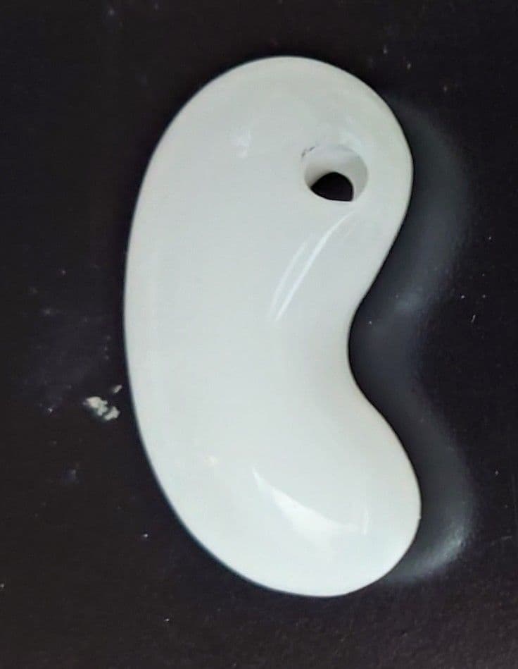 糸魚川翡翠　勾玉 　高純白