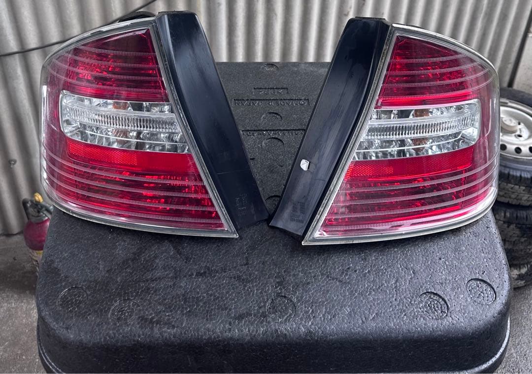 スバル　レガシィ　テールランプ　右左セット　一台分