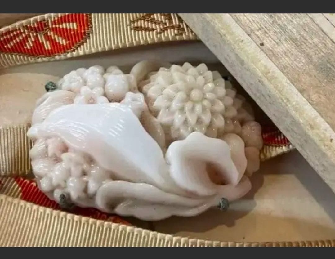 白珊瑚珠帯留　アンティーク