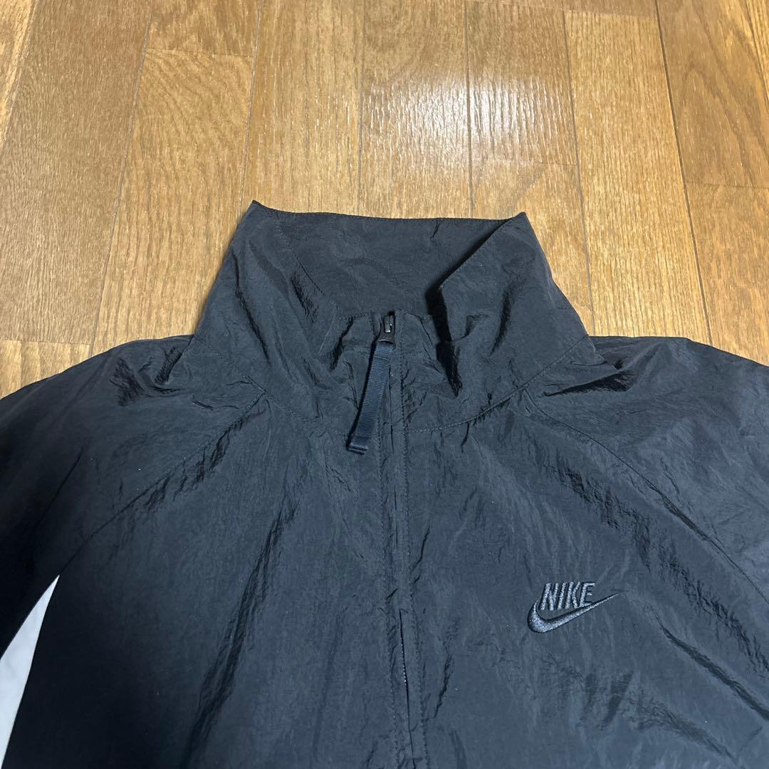 NIKE 黒 ウィンドブレーカー