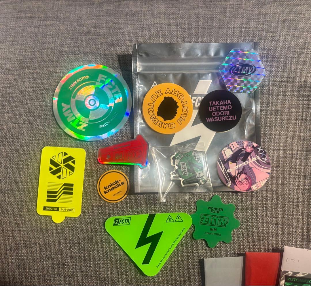 ずとまよ　勲章・グッズセット