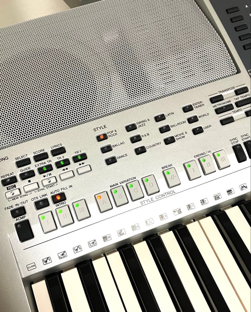 美品 送料無料 動作保証 YAMAHA PSR-S700 ポータブルキーボード