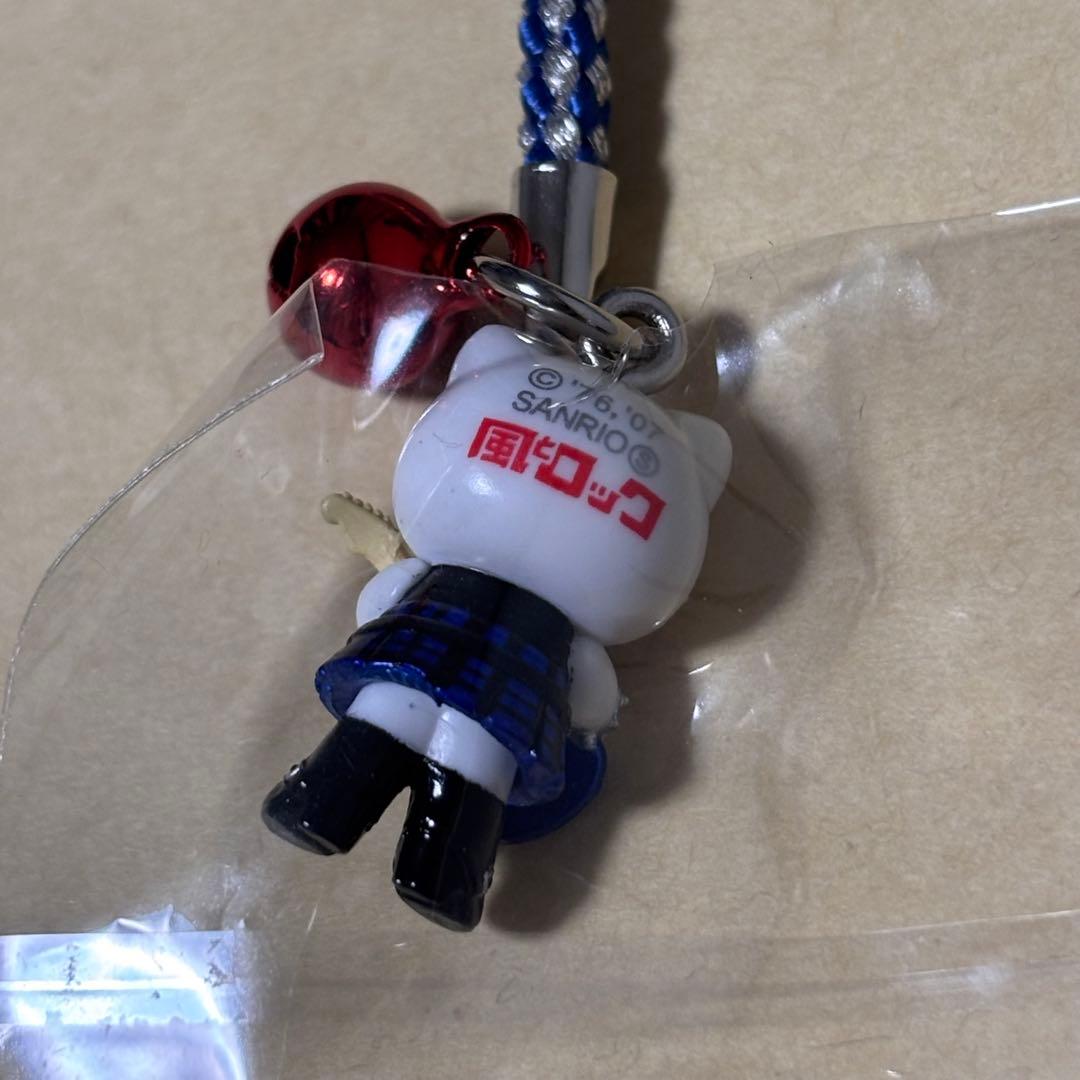 ハローキティ　風とロックバージョン　ストラップ