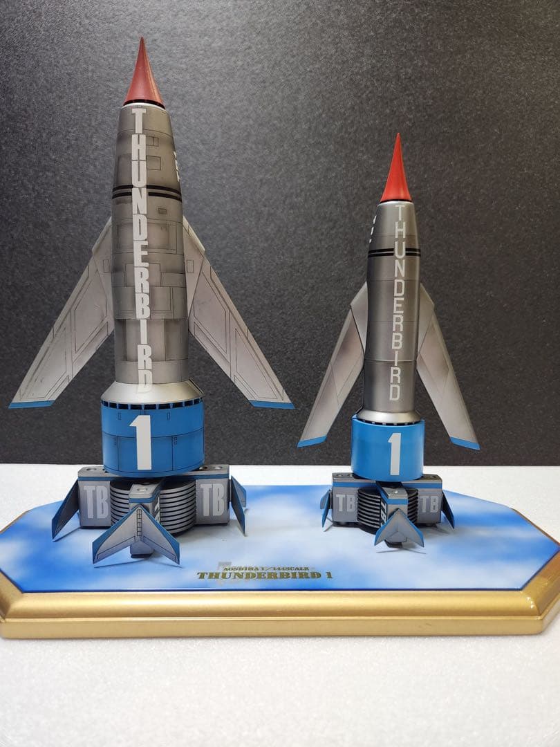 【究極のプロ完成品No12】サンダーバード1号　新旧揃い踏み　ロゴ入り効果ベース