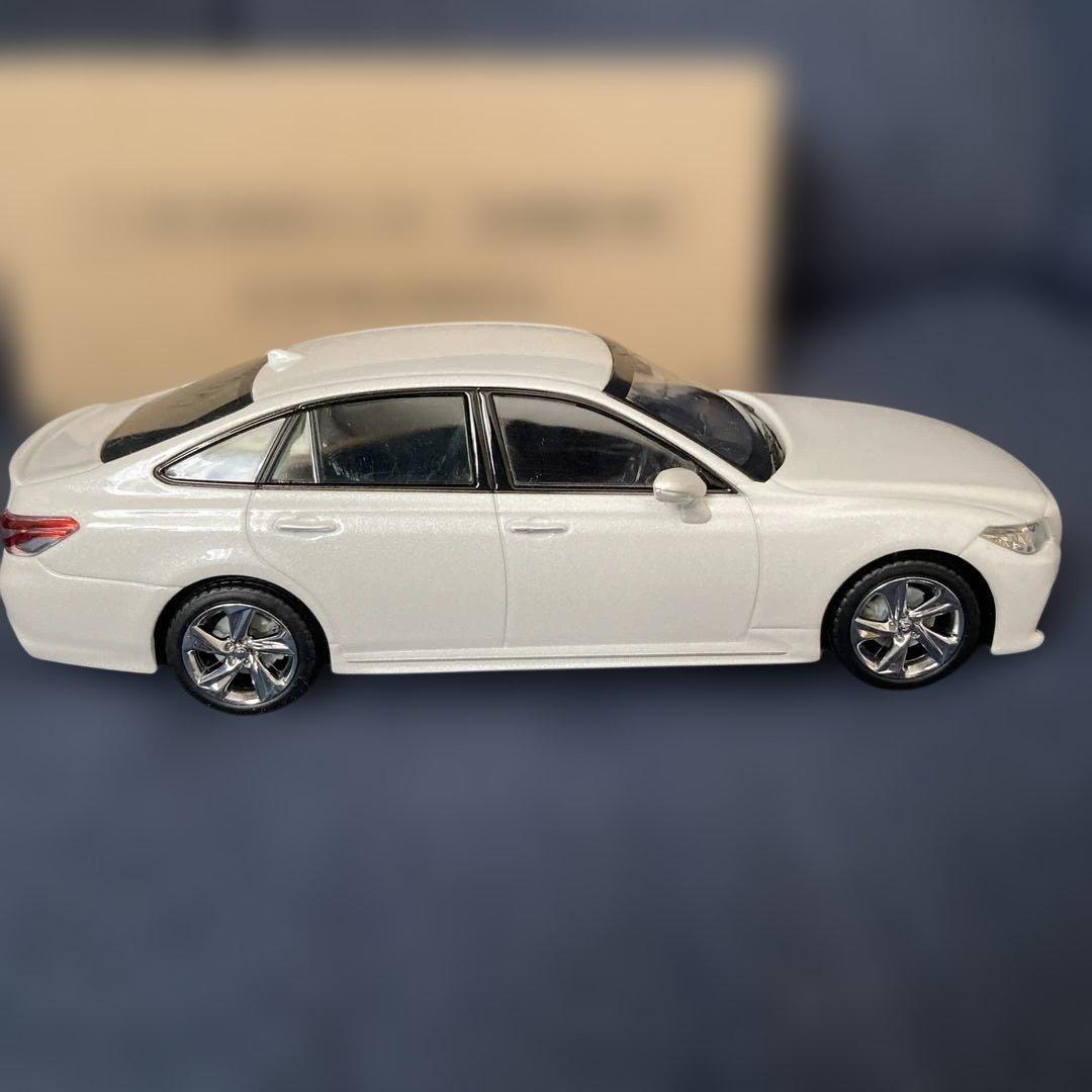 トヨタ クラウン RSアドバンス プレシャスホワイトパール　カラーサンプル