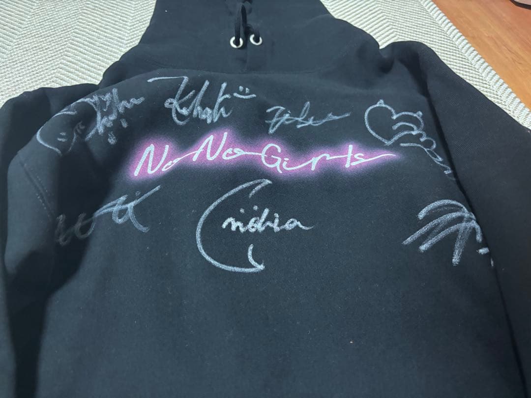 非売品　HANA✖︎ボディメンテコラボパーカー　直筆サイン入り