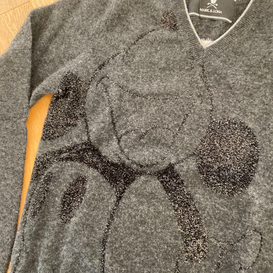 MARK & LONA グレー Vネックセーター　ディズニー