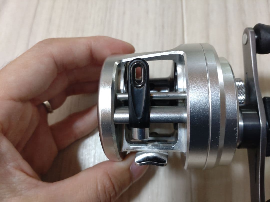 シマノ　12カルカッタ201　左巻き　200番