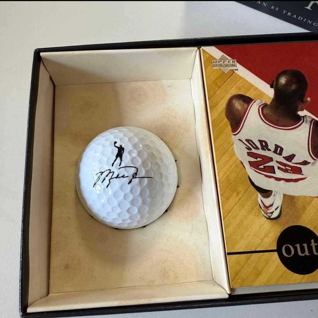 UPPER　DECK社製　マイケルジョーダン　フィギュア＆カード2点