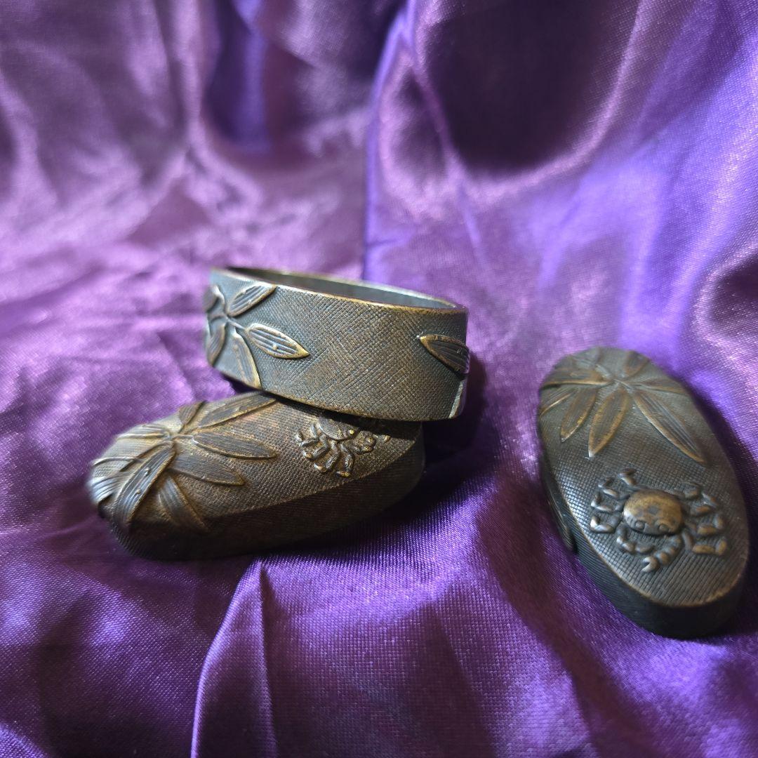 蟹と植物の彫刻 縁頭鐺三点