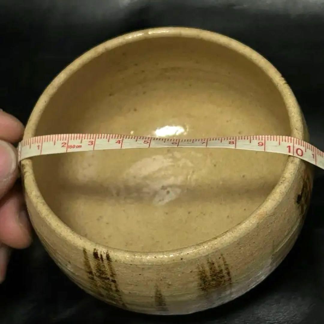 美しい古美術◾️蔵から美しい縦じま紋様の可愛らしいまん丸な抹茶茶碗が出て来ました。