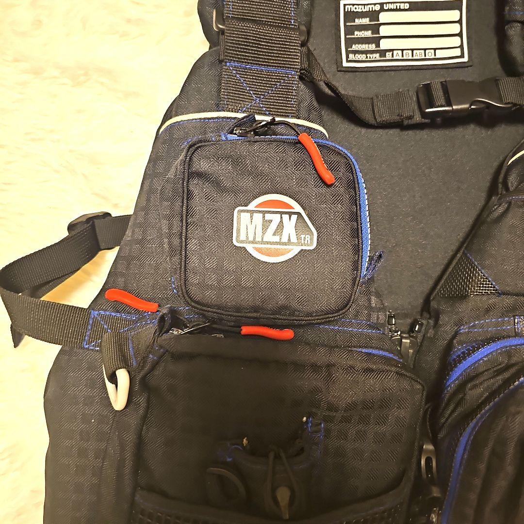 【極美品】マズメ MZXタイドマニアライフジャケットブラック×ブルー