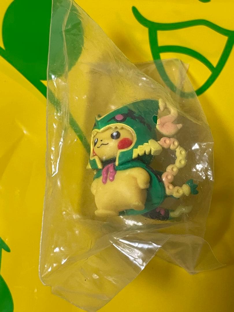 ポケセン限定 メガレックウザ ポンチョを着たピカチュウ　フィギュア　未開封