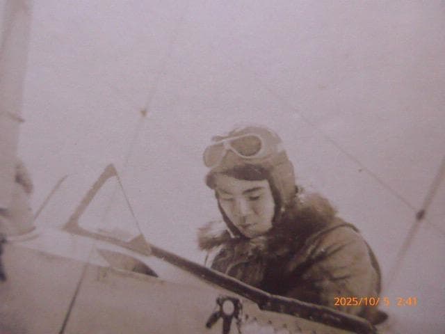 貴重！戦前の複葉機と二人のパイロットの写真です。当時のものです