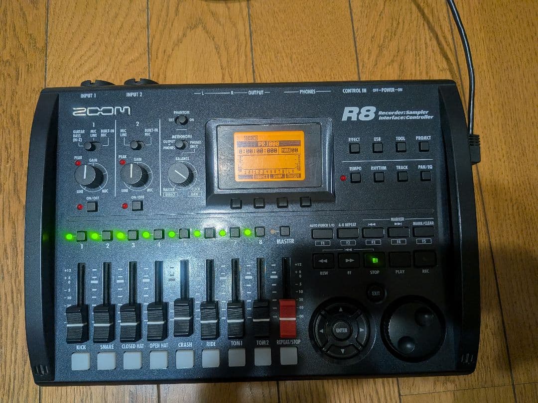 Zoom R8 マルチトラックレコーダー