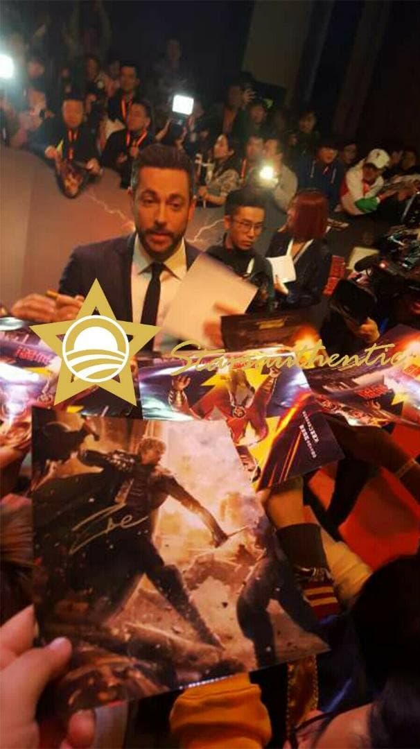 直筆サイン入り写真 ザッカリー・リーヴァイシャザム! SA鑑定済