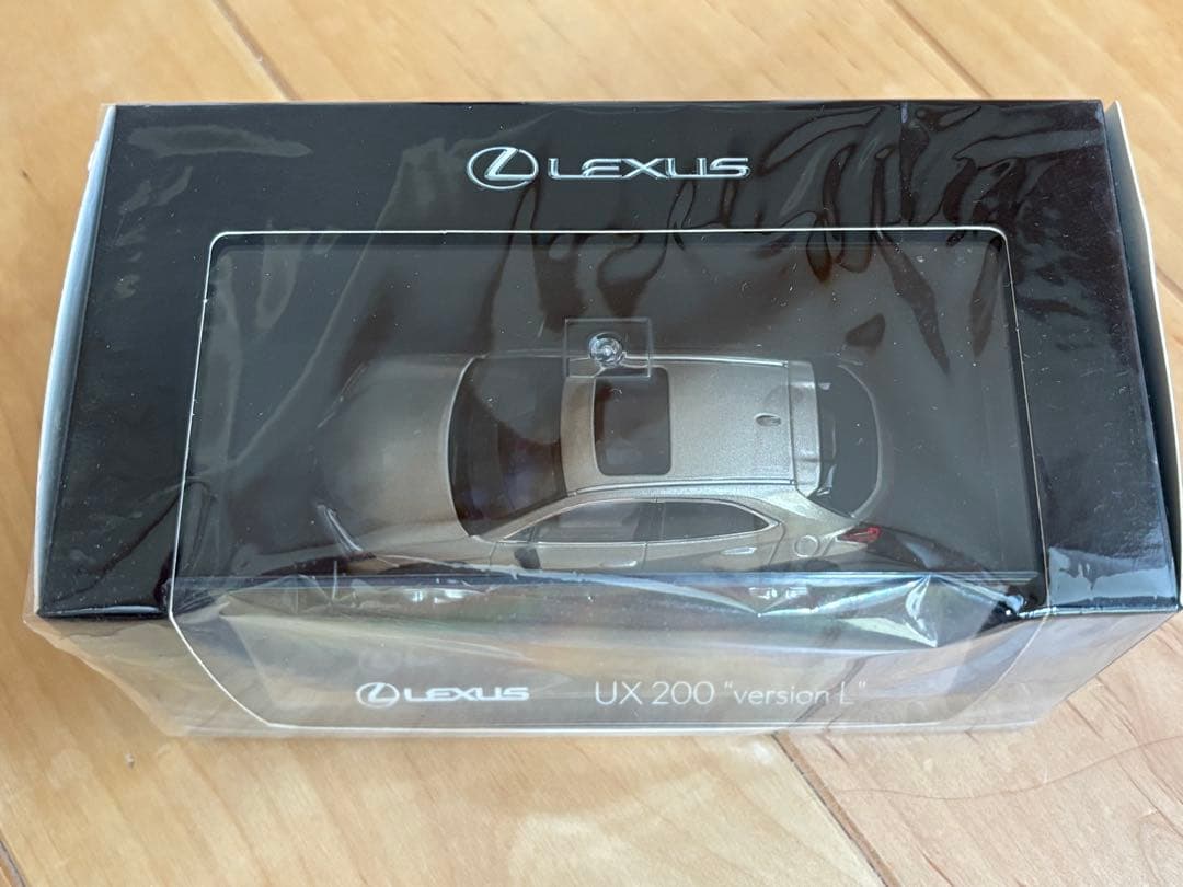 京商　Lexus UX 200 \"version L\" ミニカー　1/43