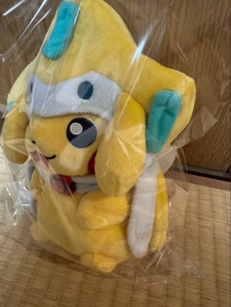 【美品】新品ポケモンセンターオリジナル ぬいぐるみ　ジラーチポンチョのピカチュウ
