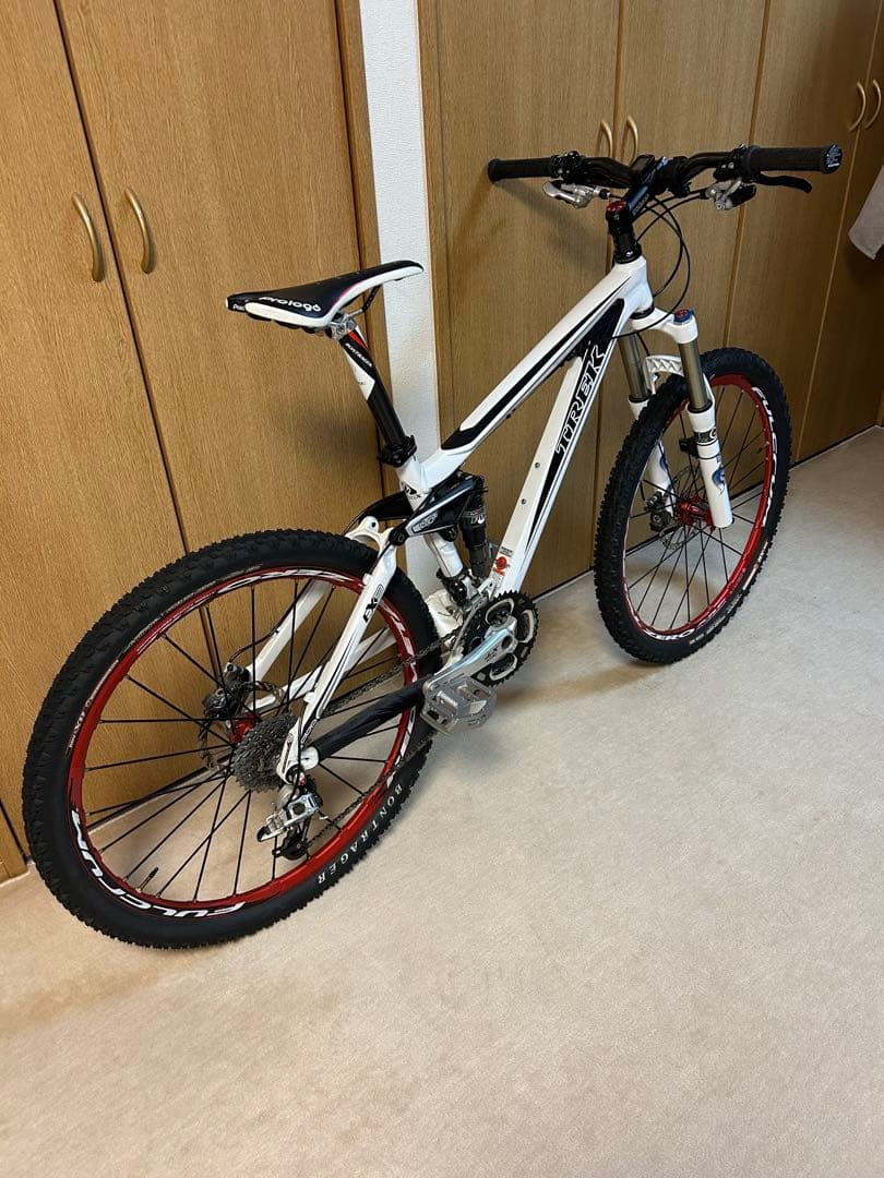 トレック　フューエルEX9マウンテンバイク ホワイト／レッド26インチ